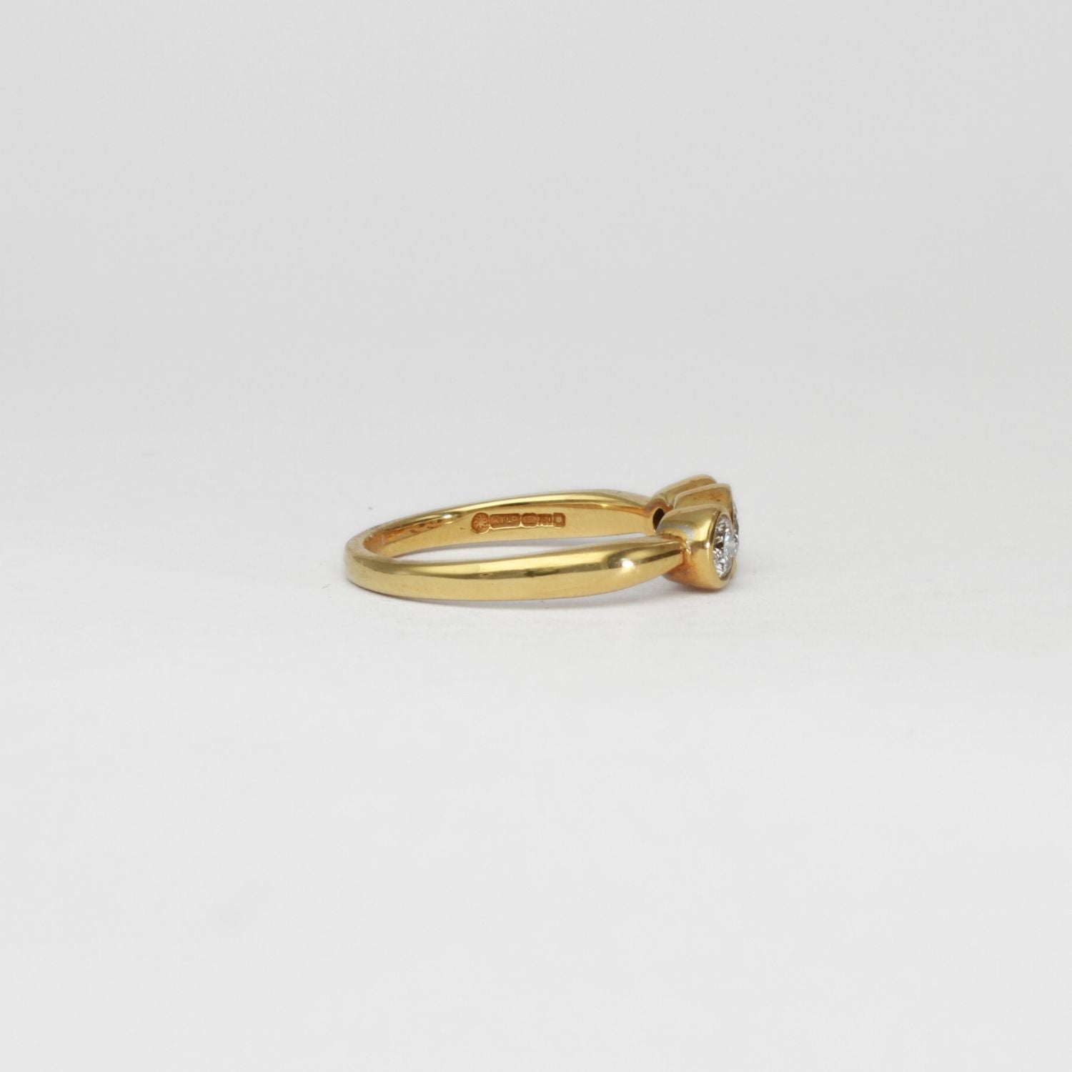 18ct gold 3 stone diamond ring by Duncan Eves