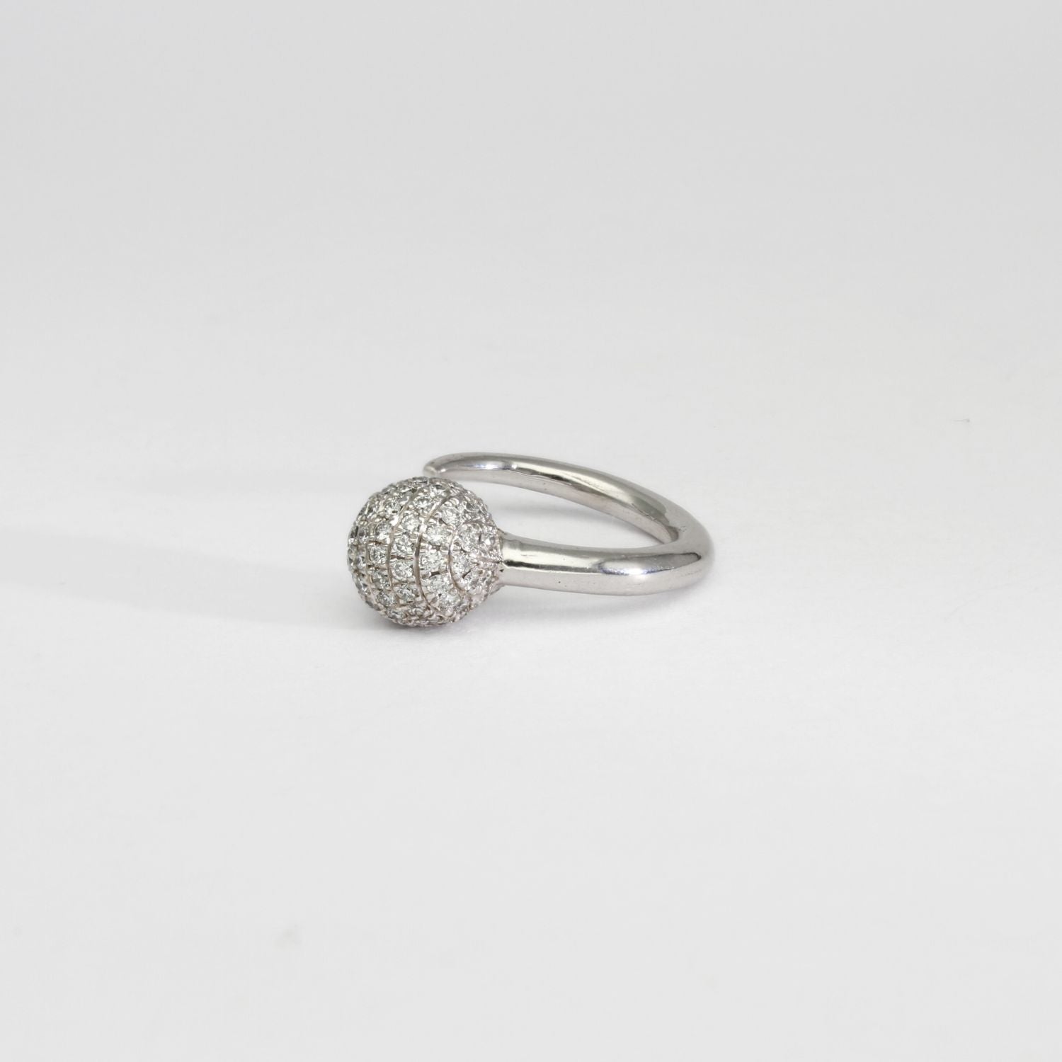 Comet ring 18ct white gold with diamonds by Duncan Eves