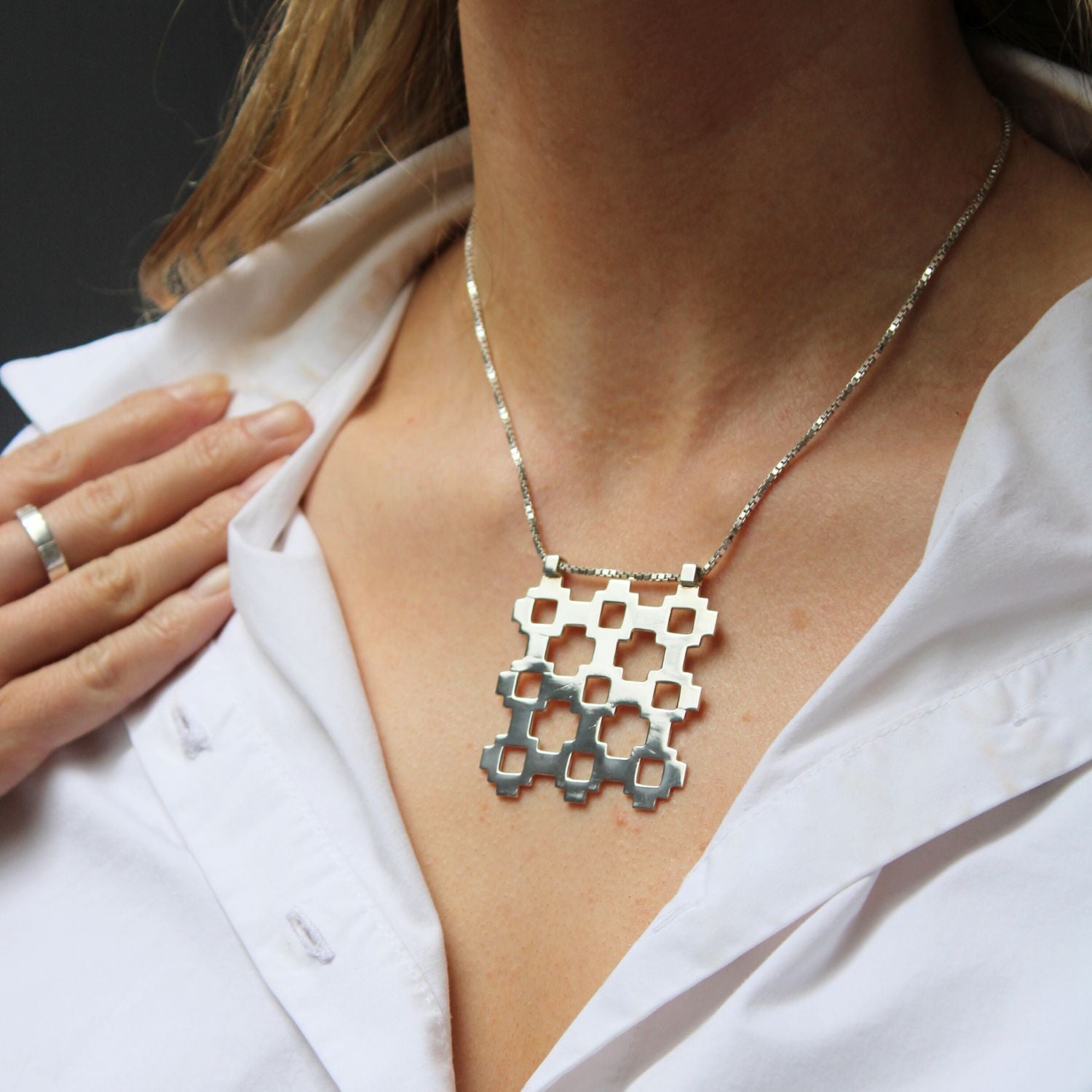 Carthenni Silhouette: Caernarfon Hatch Design - Large silver pendant