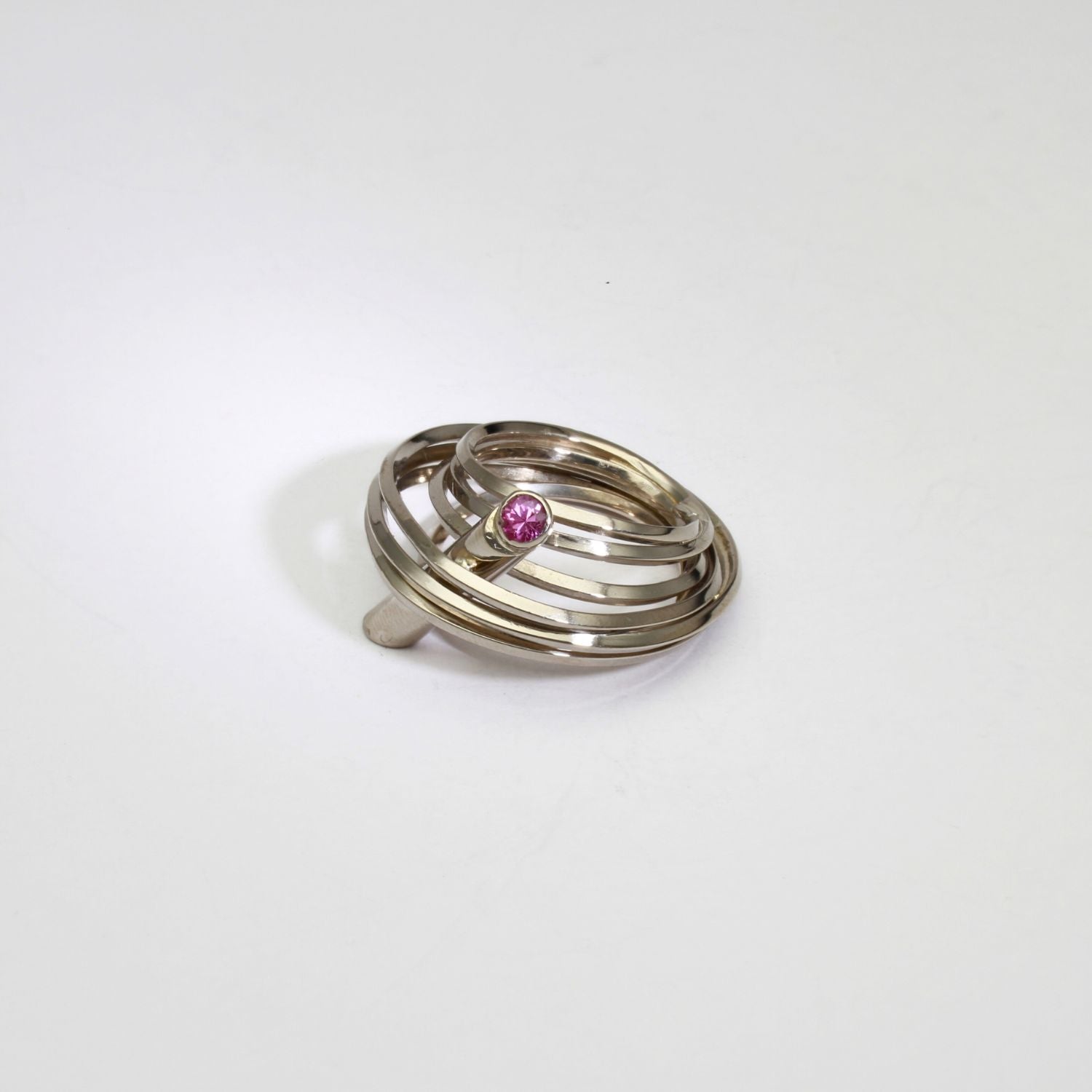 Solitaire: 18ct White Gold Ring with Pink Sapphire