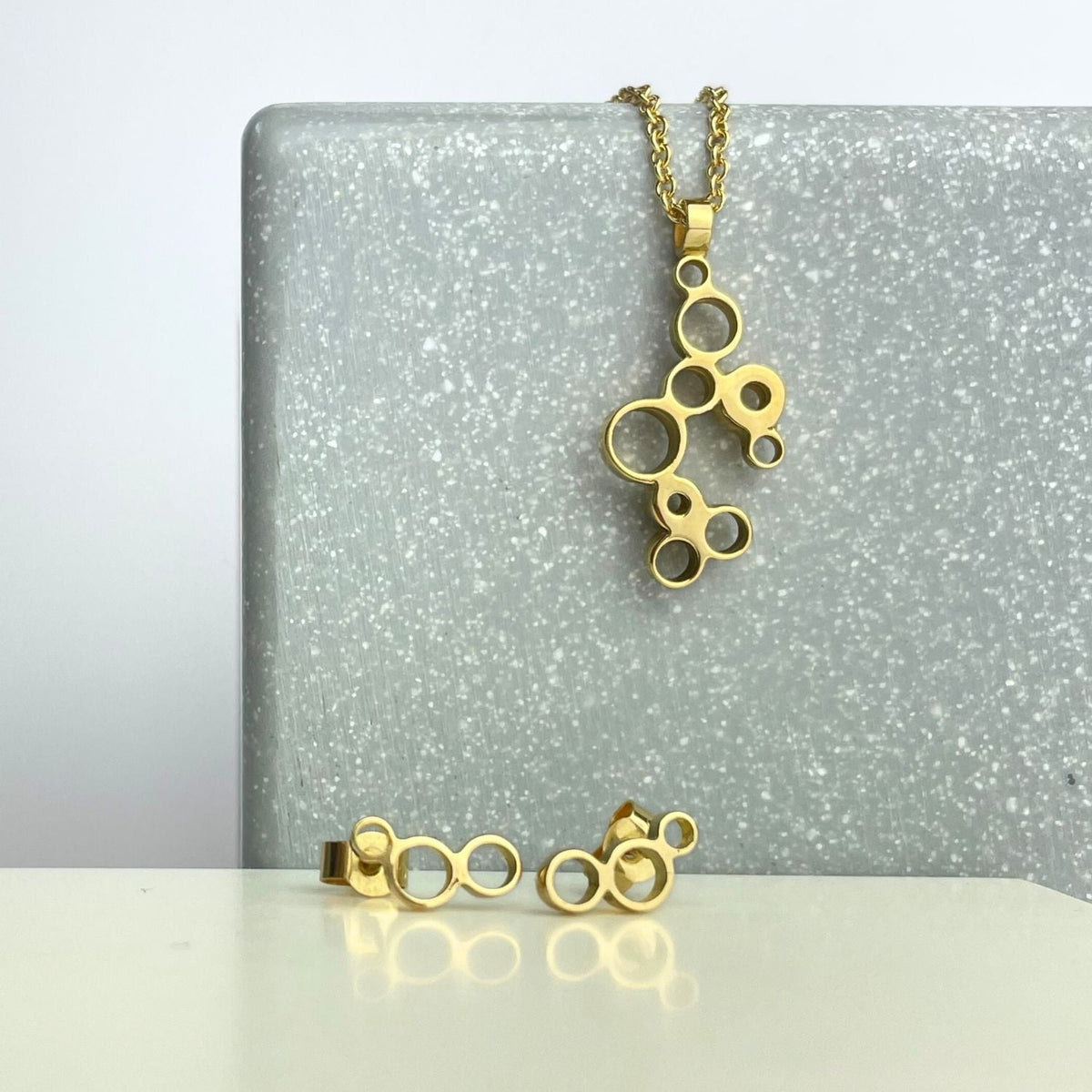 Yellow Gold Necklaces and Pendants