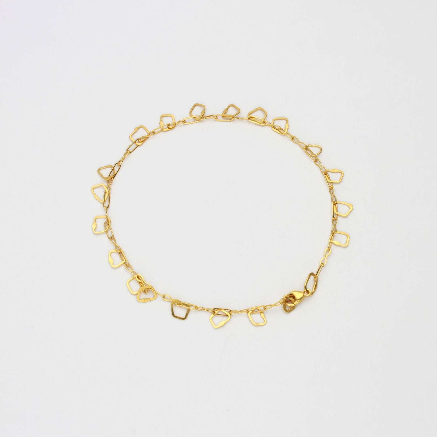 Fine bracelet with irregular links all around 24kt gold plated by Bea Jareno