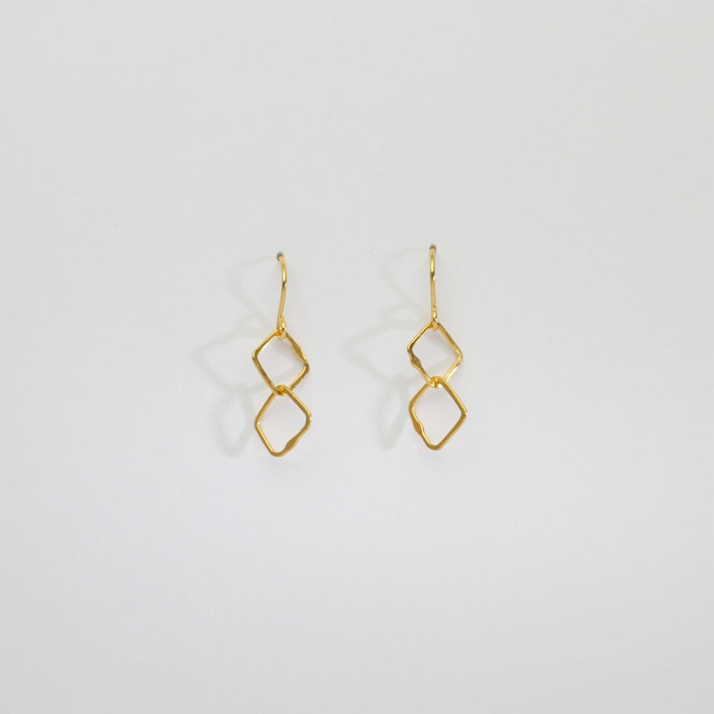 2 irregular links silver 24kt gold plated earrings by Bea Jareno