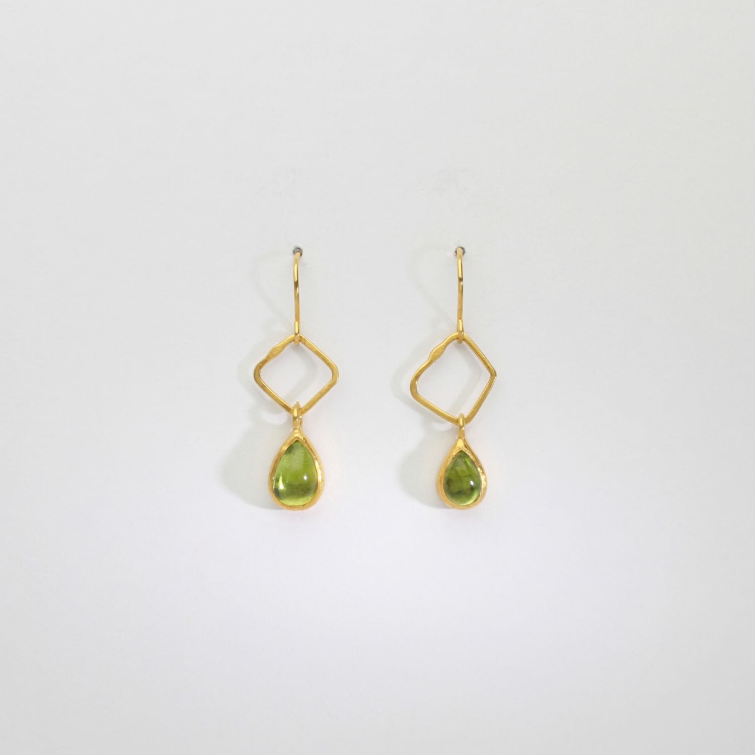 Teardrop peridots with large irregular links silver gold plated hook earrings by Bea Jareno