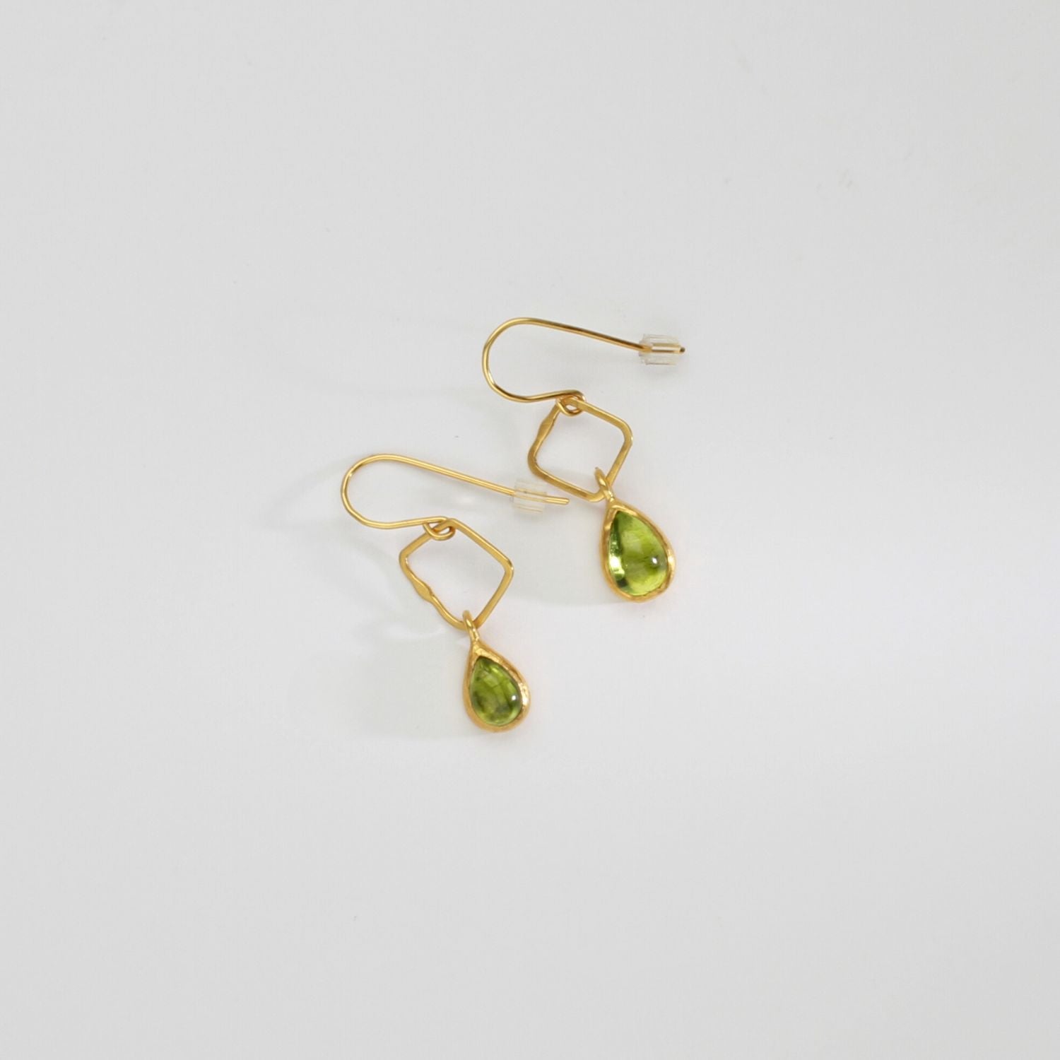 Teardrop peridots with large irregular links silver gold plated hook earrings by Bea Jareno