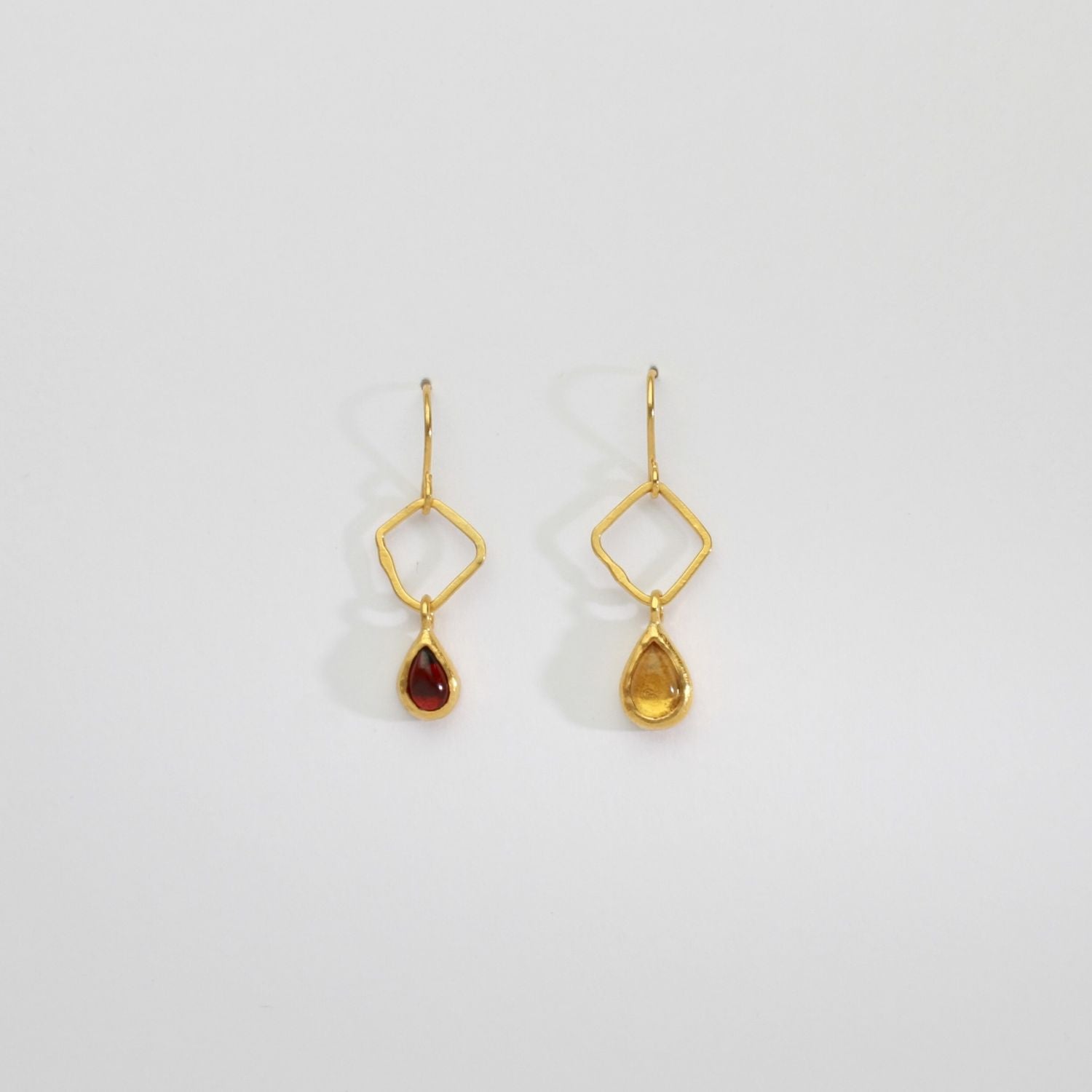 Citrine & garnet irregular links silver gold plated earrings by Bea Jareno