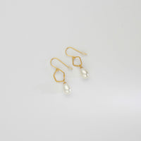 Large irregular link with white pearl silver gold plated earrings by Bea Jareno