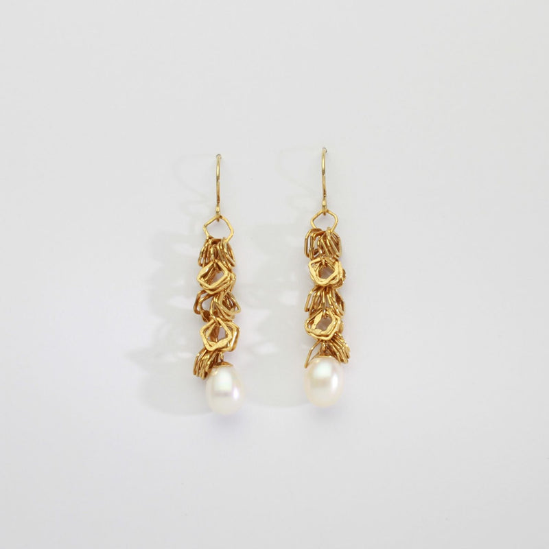 Irregular links wth pearl earrings silver 24kt gold plated by Bea Jareno