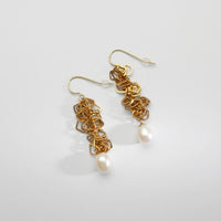 Irregular links wth pearl earrings silver 24kt gold plated by Bea Jareno