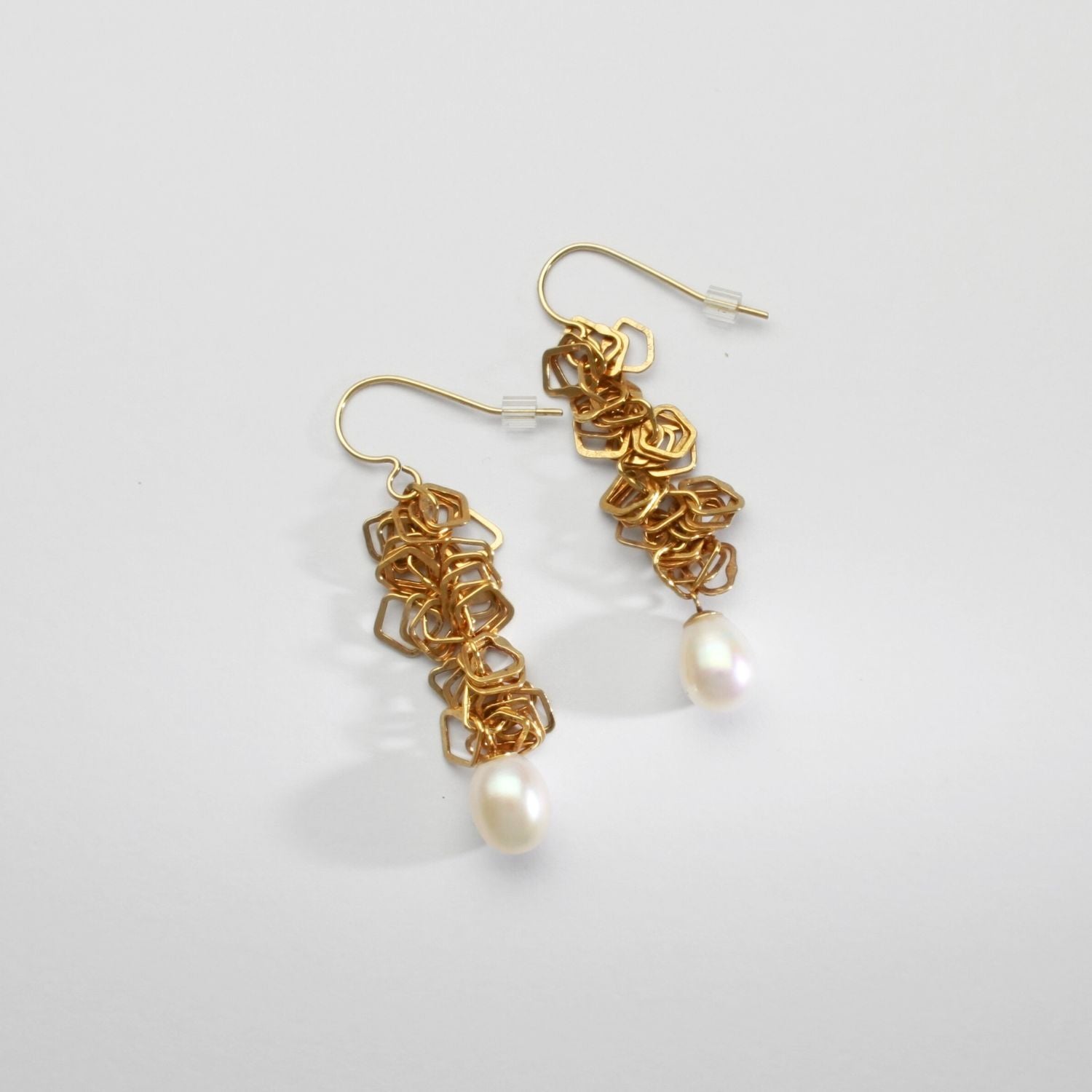Irregular links wth pearl earrings silver 24kt gold plated by Bea Jareno