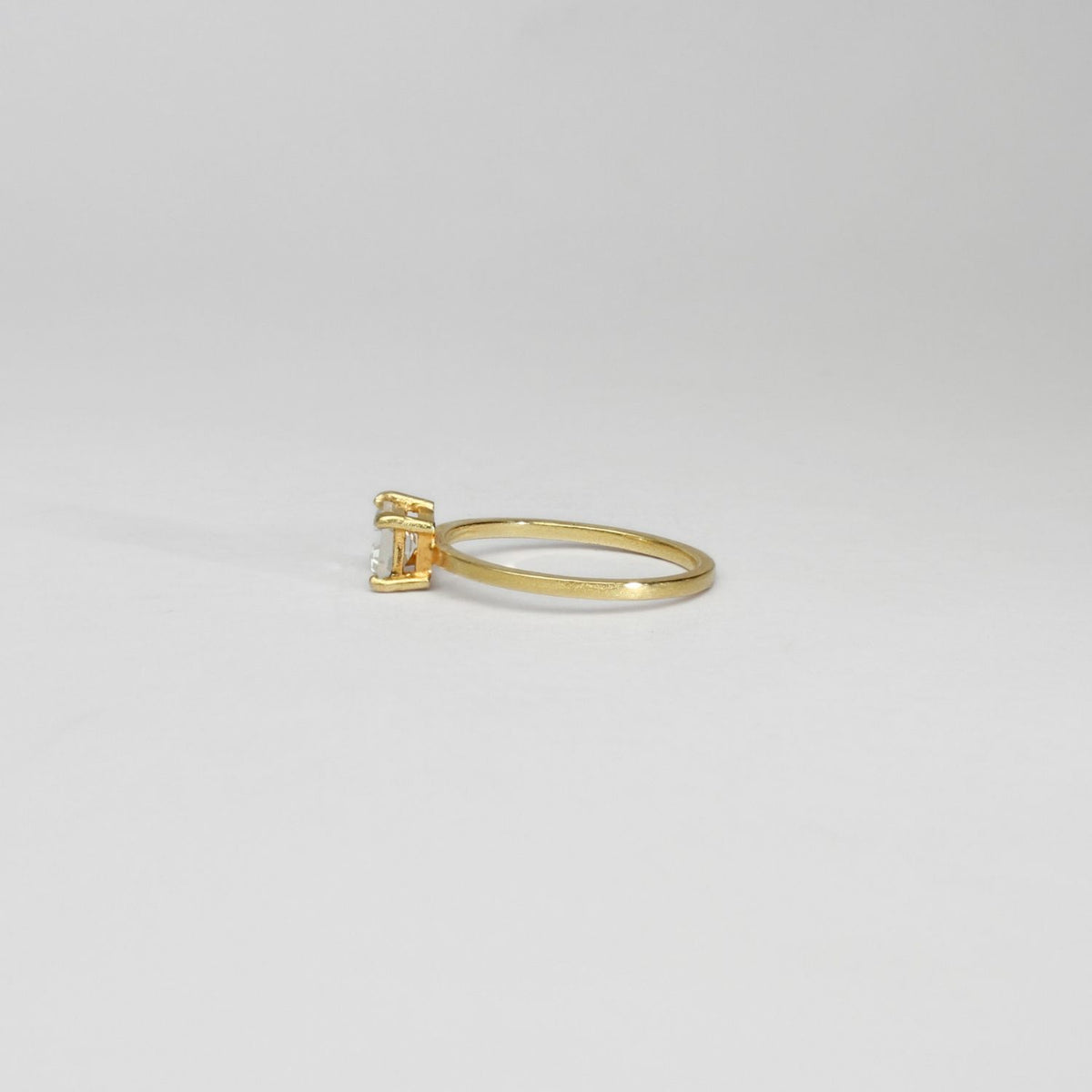 Delicate single white topaz ring by Bea Jareno
