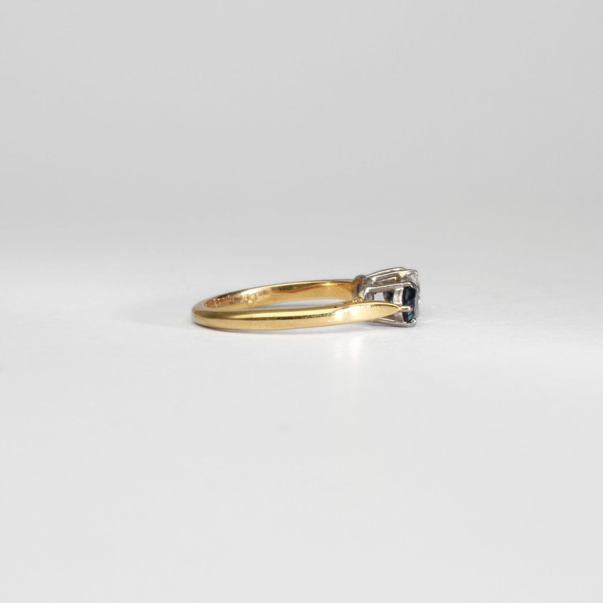 18ct gold ring with blue sapphires and diamond by Duncan Eves