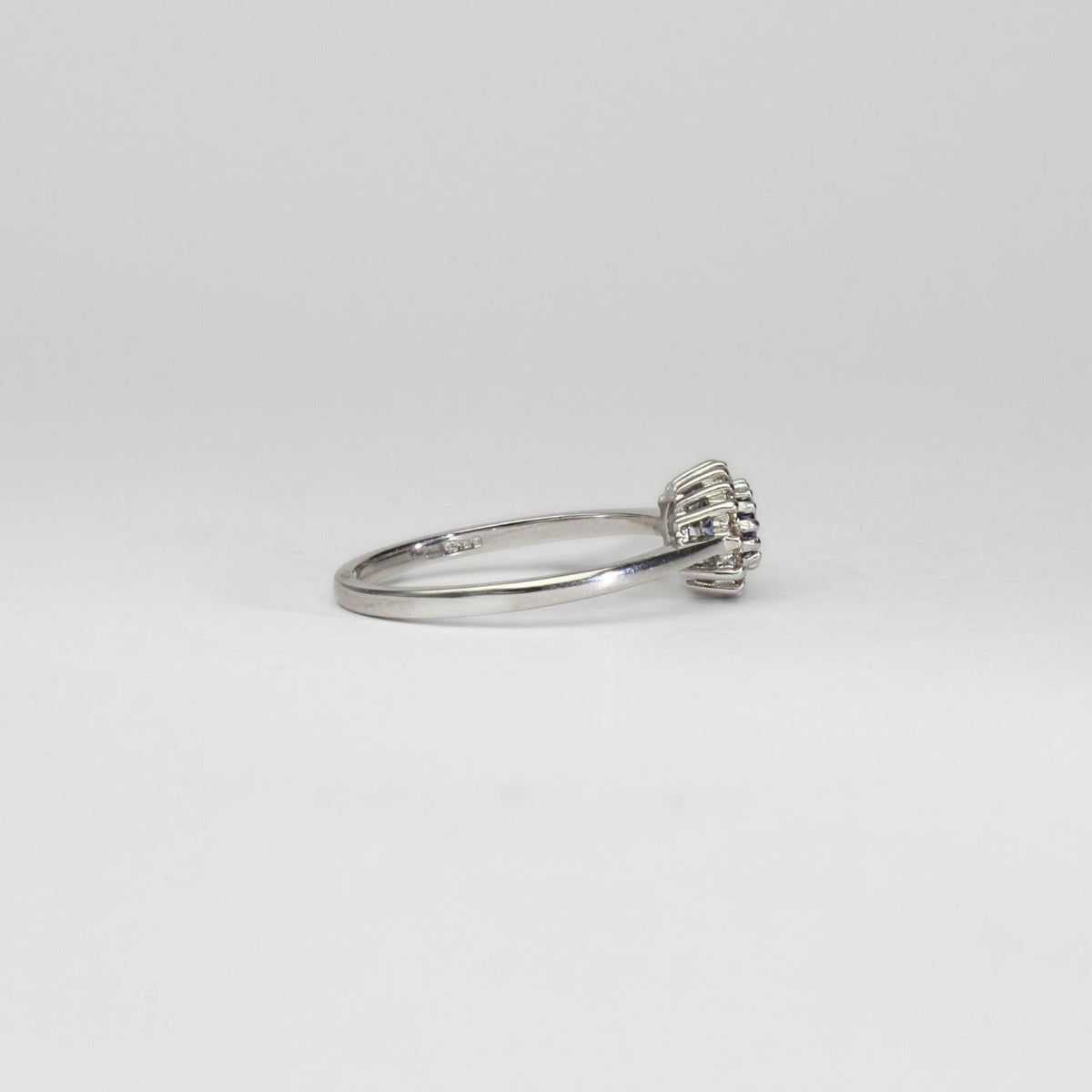18ct white gold ring with tanzanite and diamonds by Duncan Eves