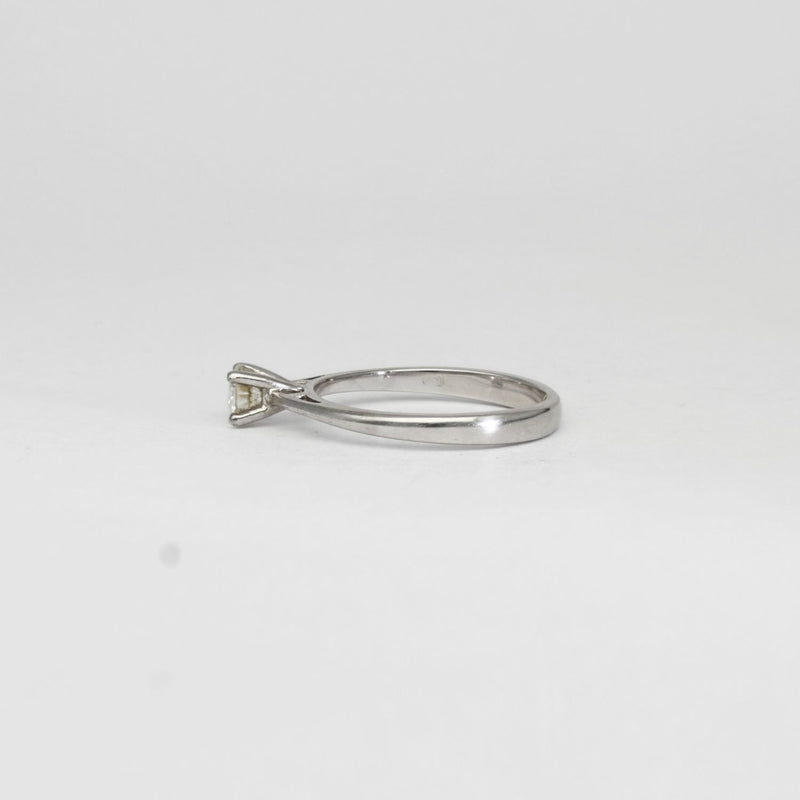 18ct white gold solitaire round diamond ring by Duncan Eves
