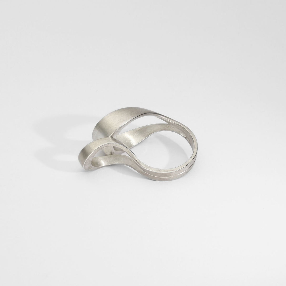 Ring: Sculptured ring in silver by Hanna Tommola