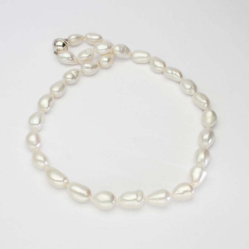 White Baroque Cultured river pearl necklace with round magnetic clasp