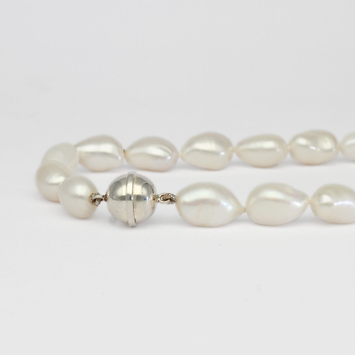 White Baroque Cultured river pearl necklace with round magnetic clasp