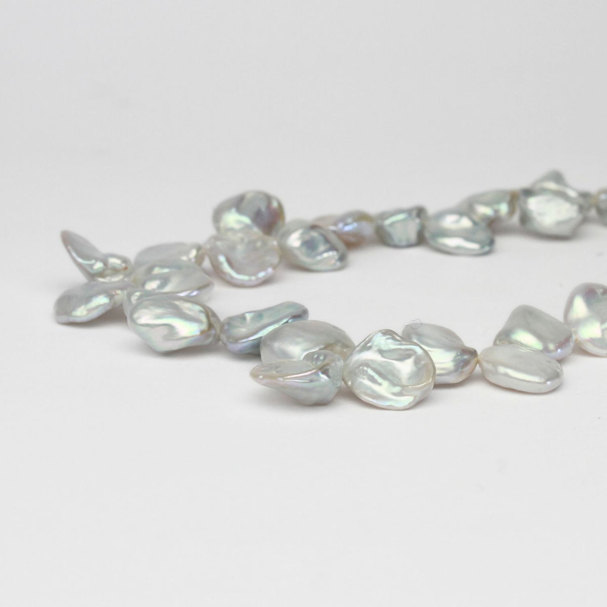 White silver keshi style necklace with silver magnetic clasp