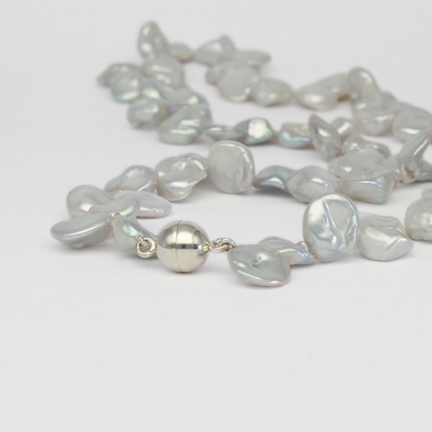 White silver keshi style necklace with silver magnetic clasp