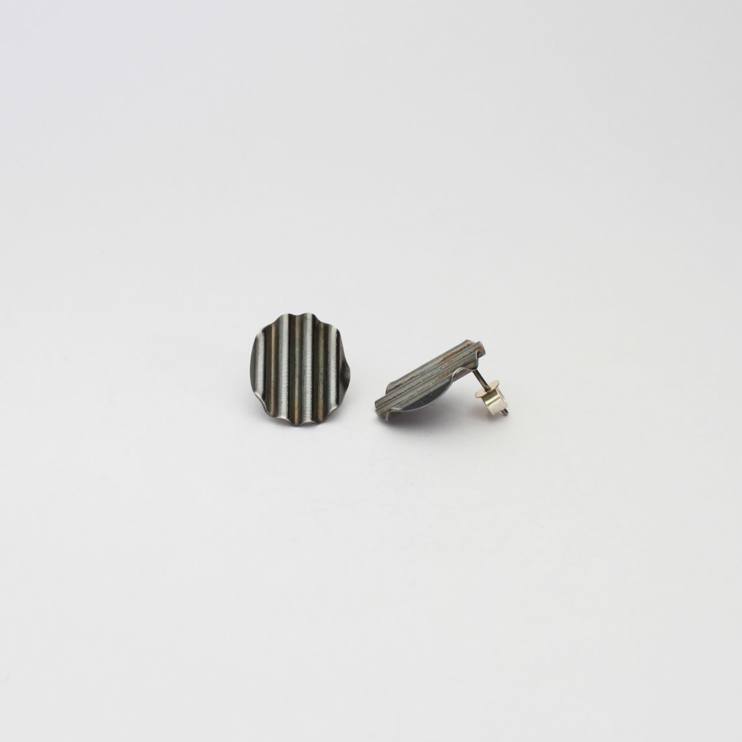 Oval ripple earrings in black silver by Suzie Horan