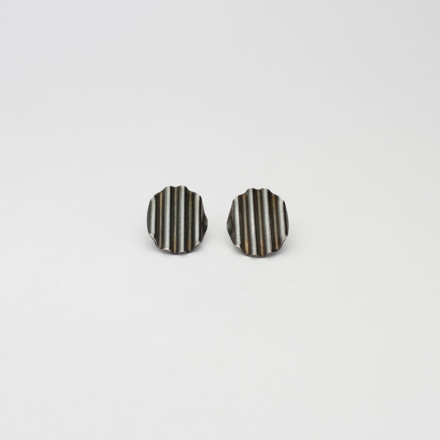Oval ripple earrings in black silver by Suzie Horan