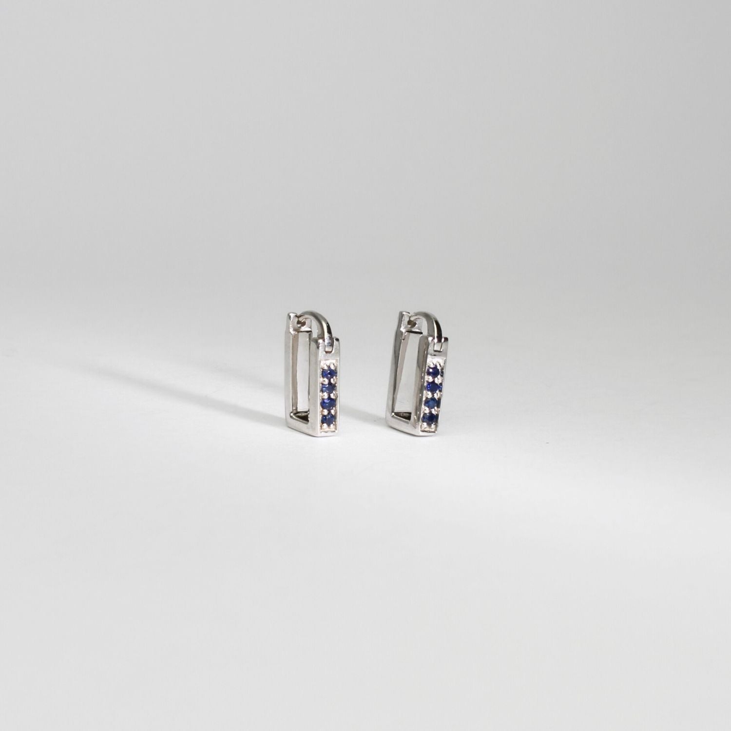 Rectangular silver hoop earrings with sapphires by Yuki Mitsuyasu