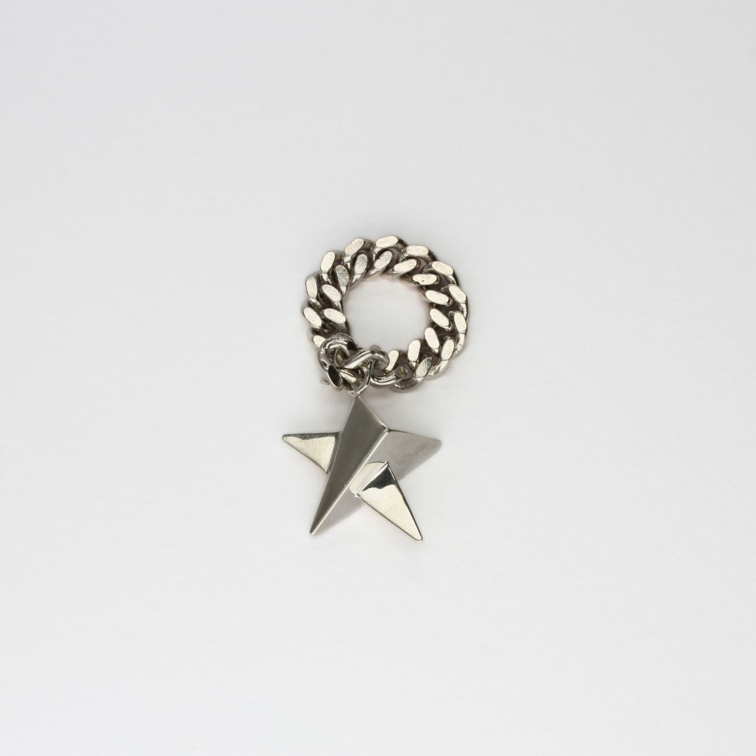 Dangling star chain silver ring by yuki mitsuyasu