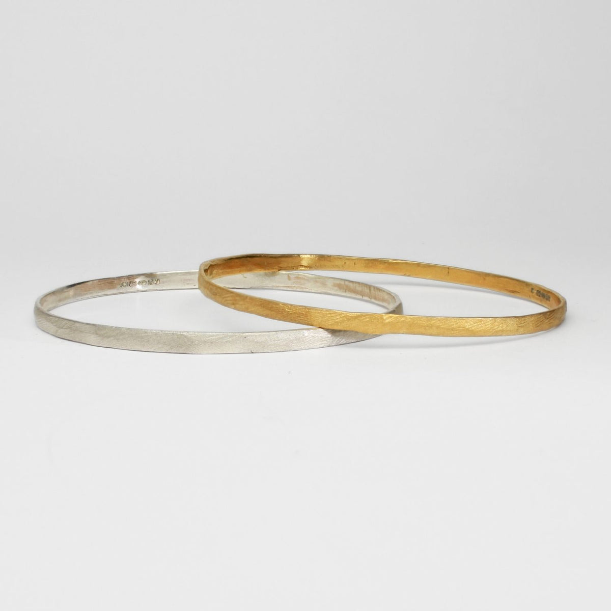 Textured bangle silver 24kt gold plated by Bea Jareno