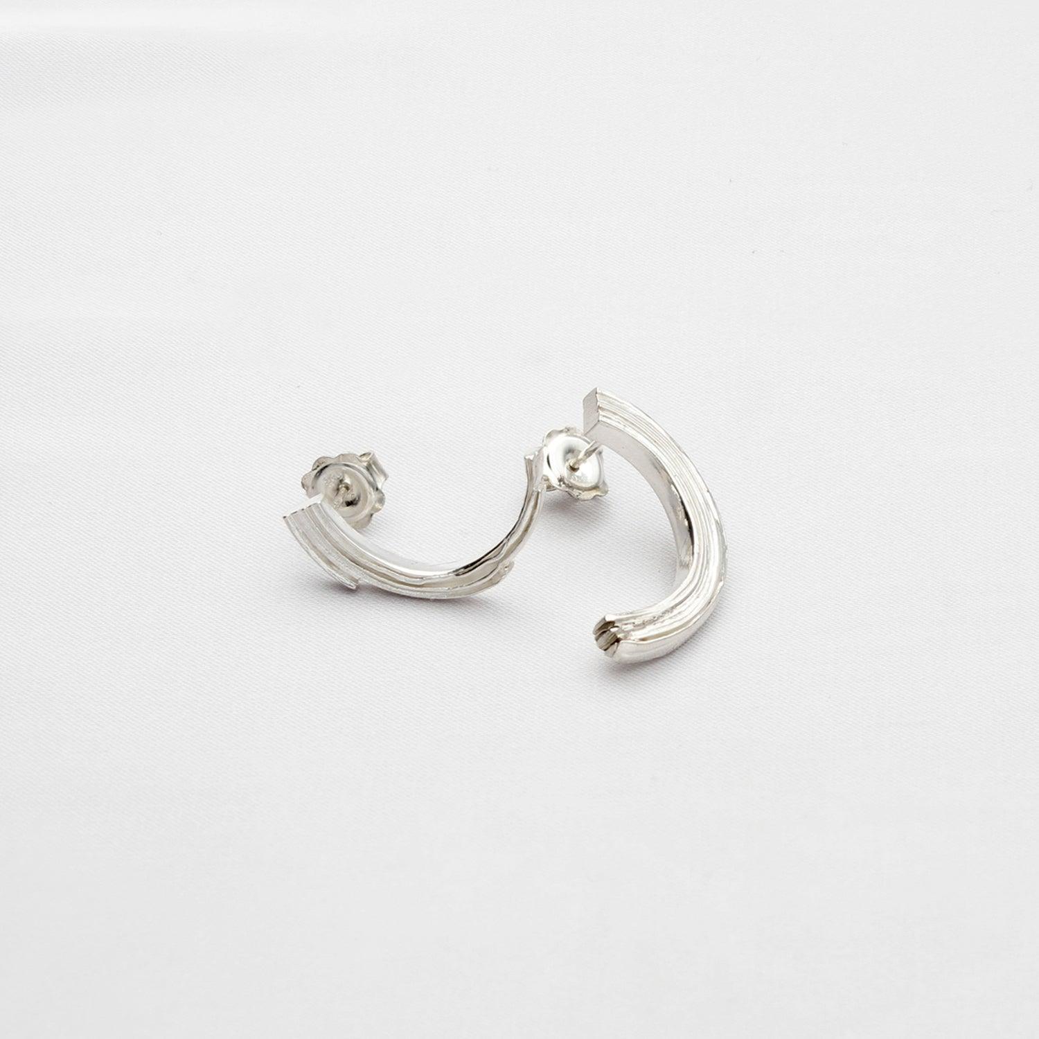 Brushstroke curved sterling silver earrings — Clustdlysau Arian Brushstroke