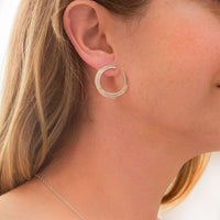 Close-up of the sweeping line on a Brushstroke full arc earring — Clustdlysau Arian