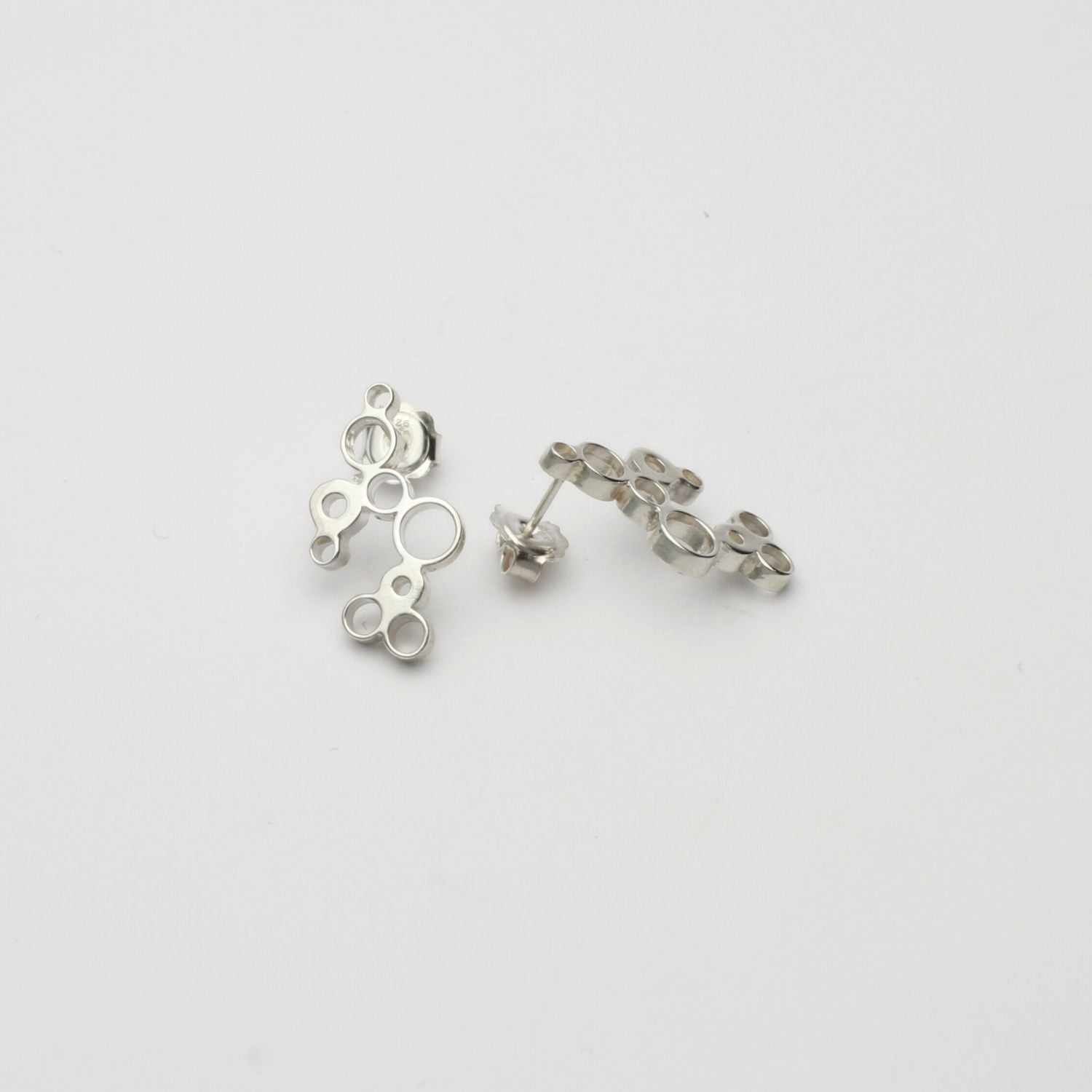 Side profile of the Bubbles earrings, effervescent sterling silver design — Clustdlysau Arian
