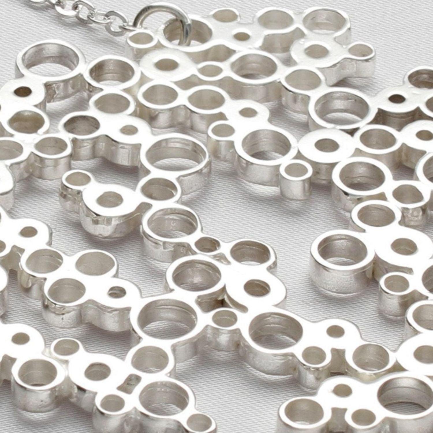 Close-up on the clustered circles of the Bubbles large pendant, echoing bubbles in a glass — Mwclis Arian