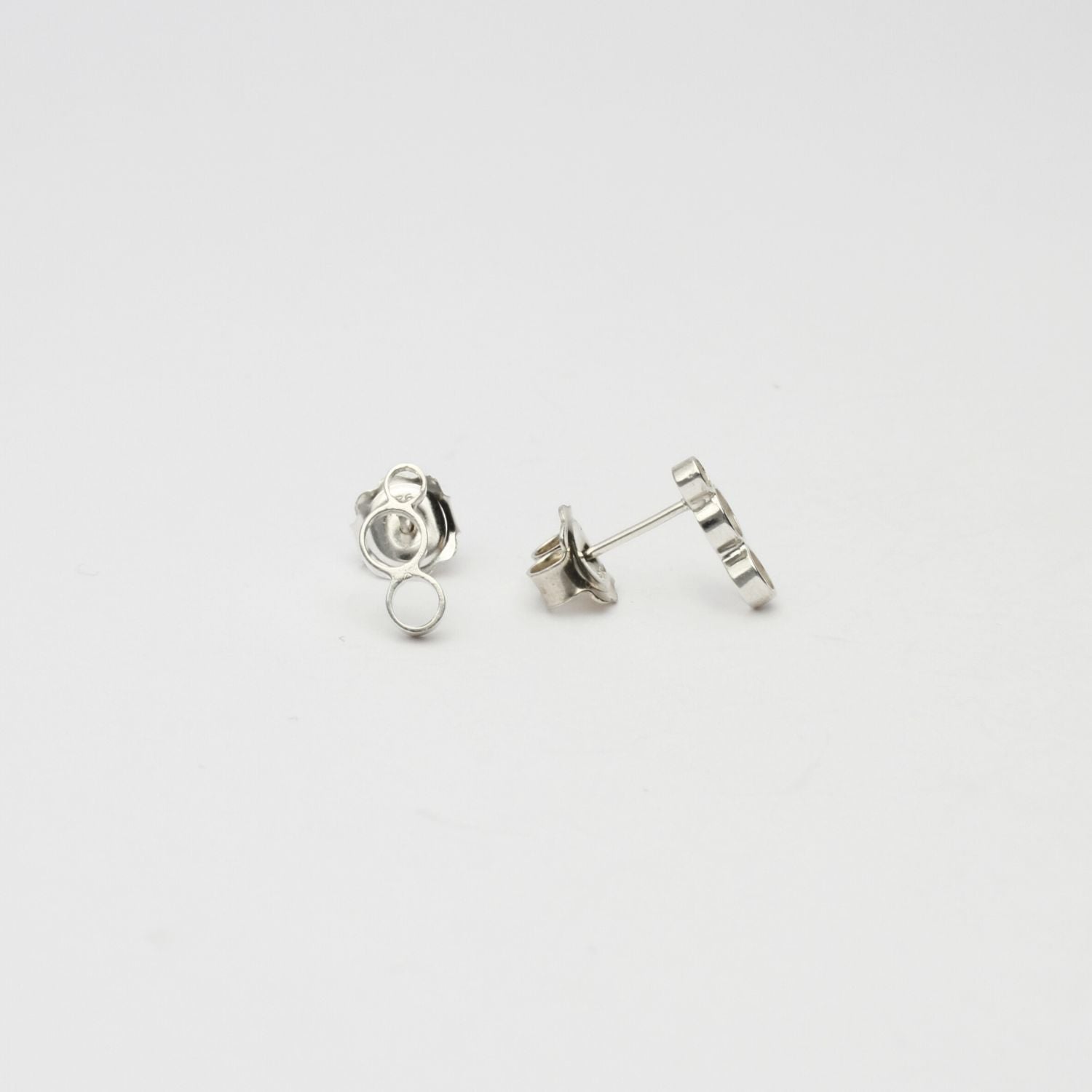 Bubbles small studs, side view of the effervescent design — Clustdlysau Arian
