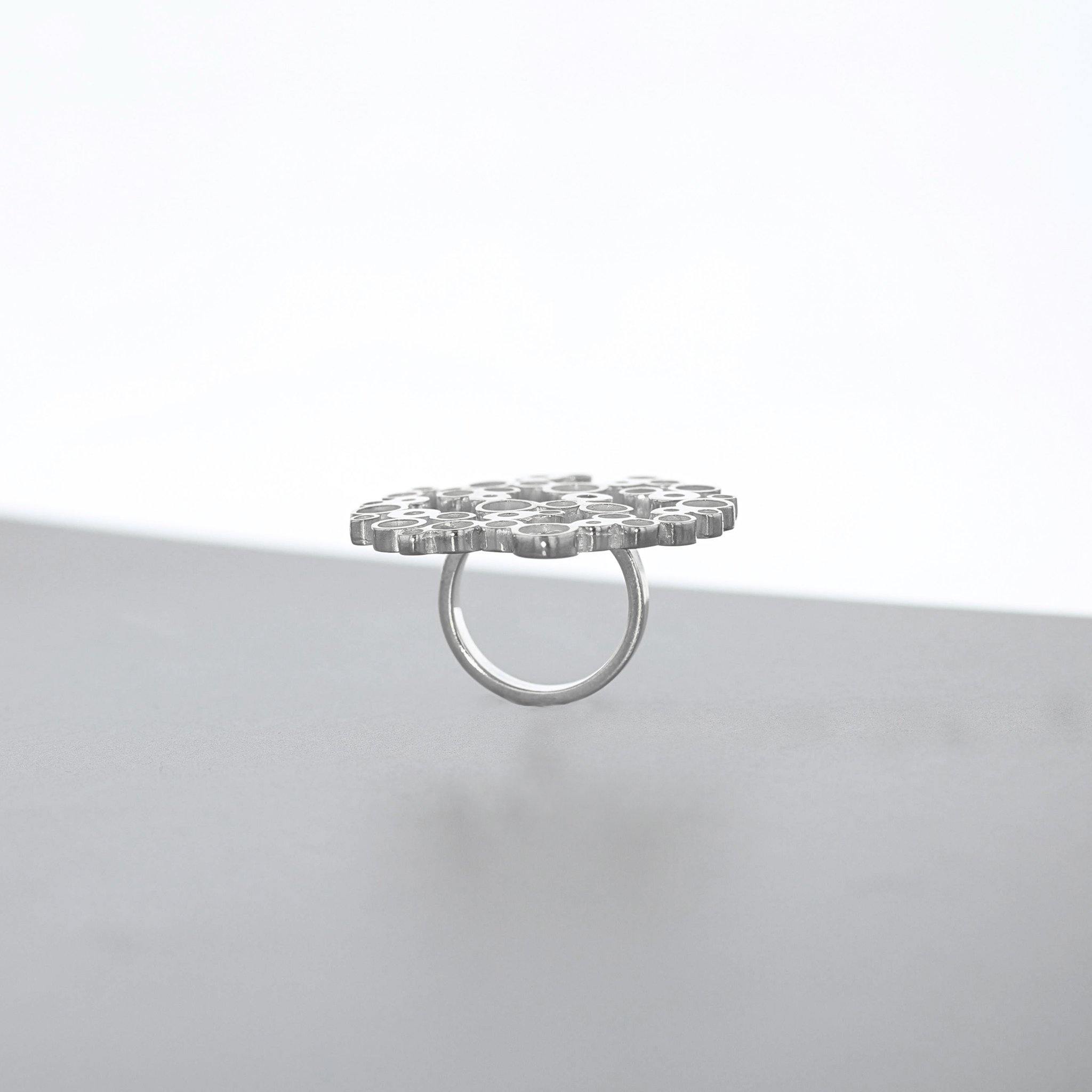 Side view of the Bubbles ring, effervescent sterling silver design — Modrwy Arian