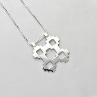 Caernarfon hatch medium pendant, sterling silver — the weave given more room to speak — Mwclis Arian