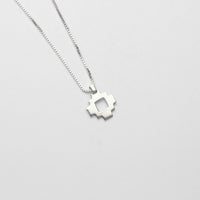Caernarfon hatch pendant, sterling silver — the Carthenni weave held close at the throat — Mwclis Arian