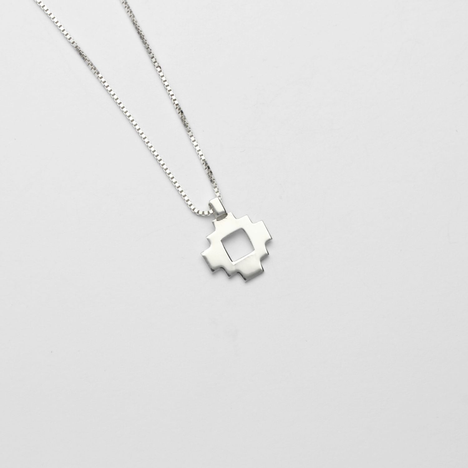 Caernarfon hatch pendant, sterling silver — the Carthenni weave held close at the throat — Mwclis Arian