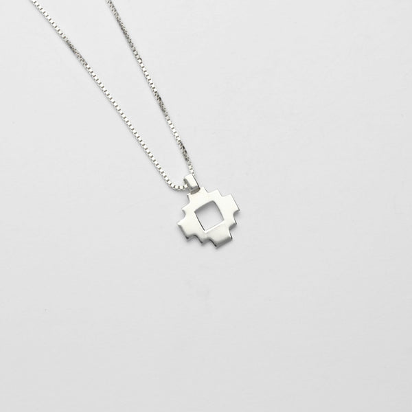 Caernarfon hatch pendant, sterling silver — the Carthenni weave held close at the throat — Mwclis Arian