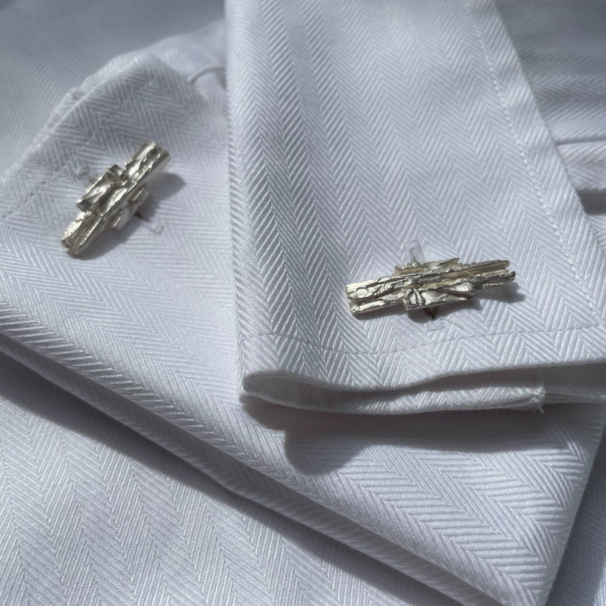 Carved: Silver cufflinks and key ring set