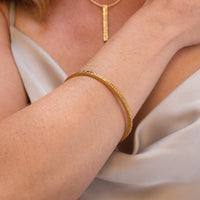Cofio bangle, side profile of the poem-inspired square cross-section — Breichled Arian ac Aur