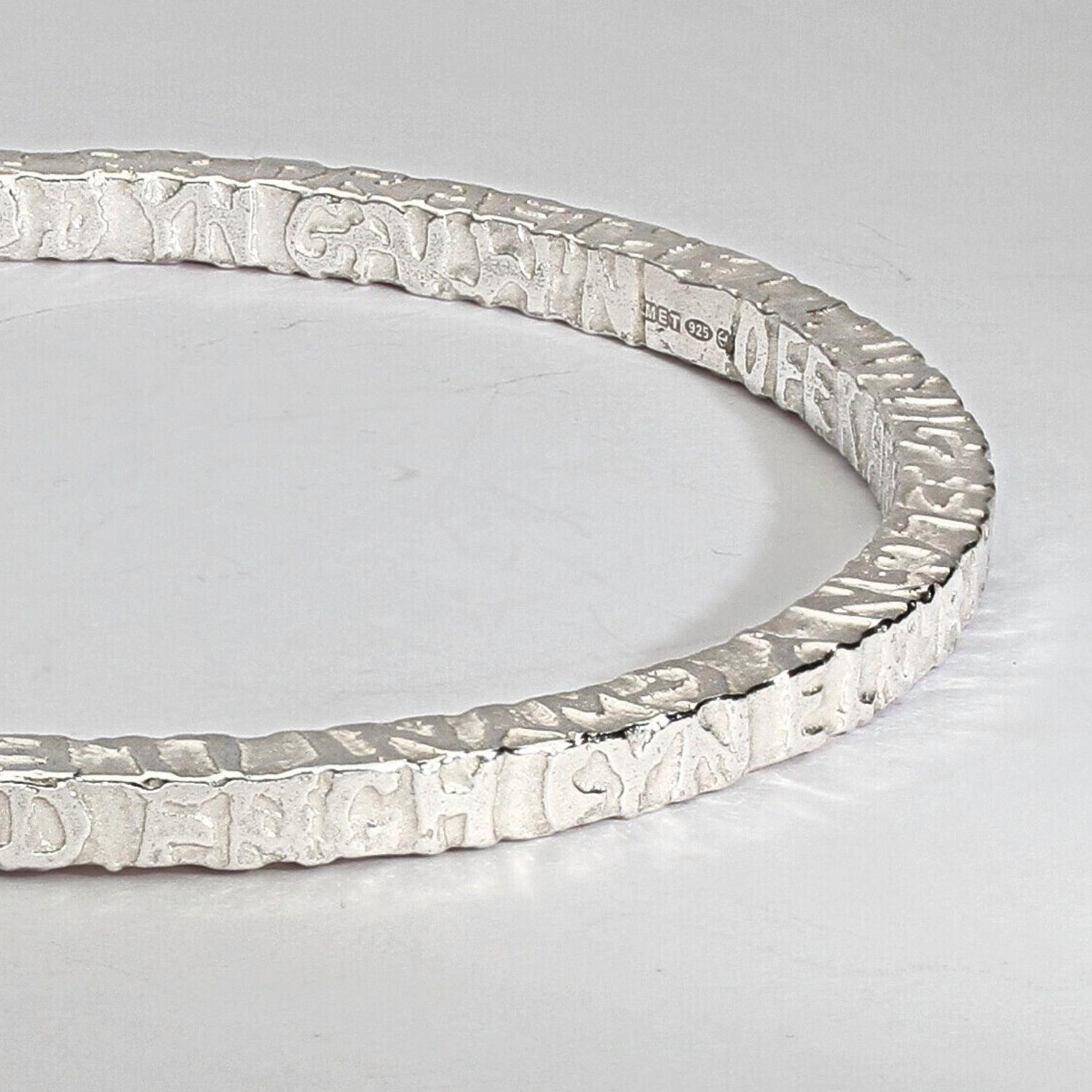 Cofio sterling silver bangle, close-up detail