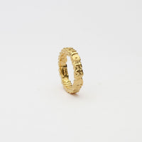 Close-up on the Cofio ring, engraved with a line of Welsh poetry — Modrwy Arian ac Aur