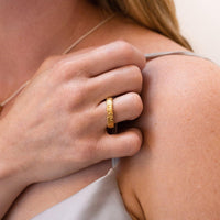 Side view of the Cofio ring, tracing a verse of remembrance — Modrwy Arian ac Aur