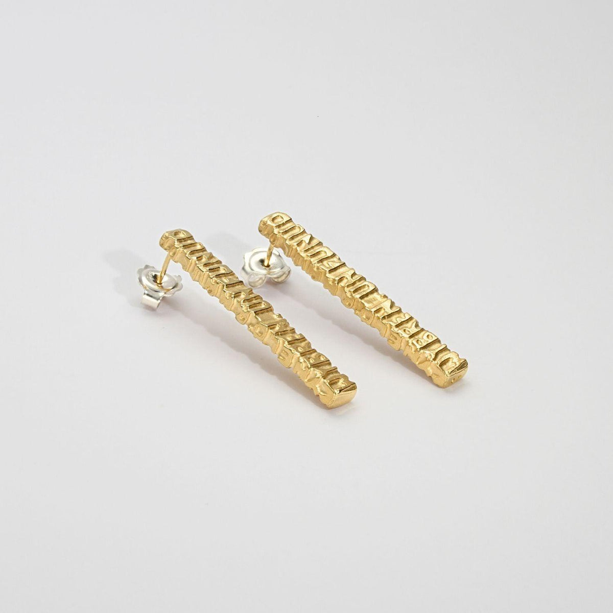 Cofio long earrings, silver and 18ct gold plated silver — Waldo Williams's words cast in metal — Clustdlysau Arian ac Aur
