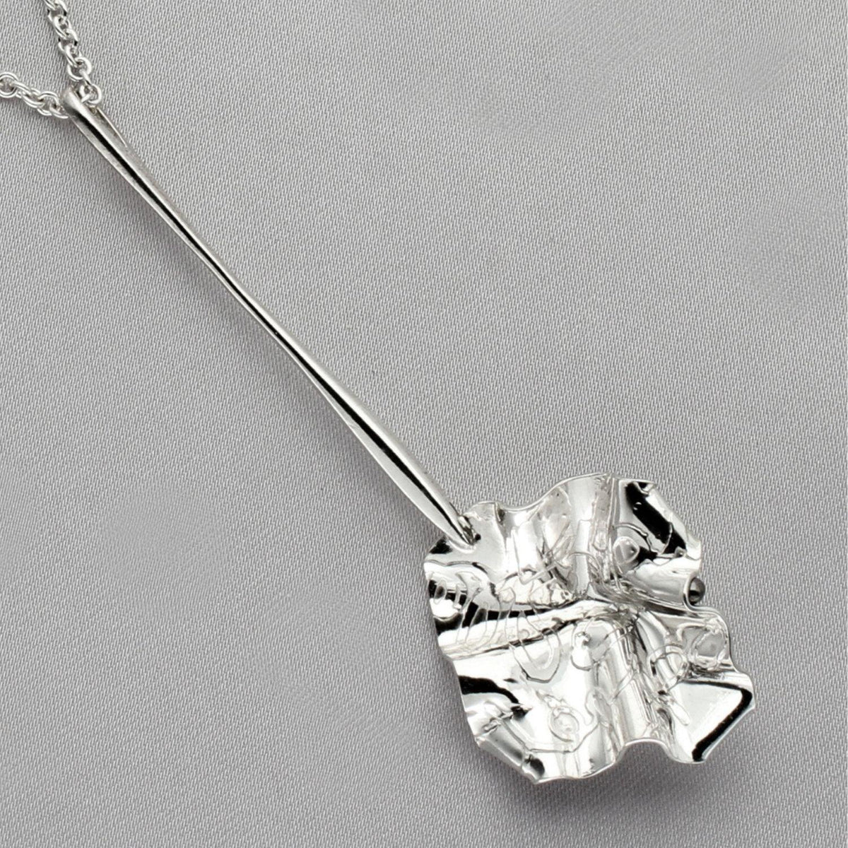 Close-up on the pen-drawn line of a Decorative Concepts pendant — Mwclis Arian