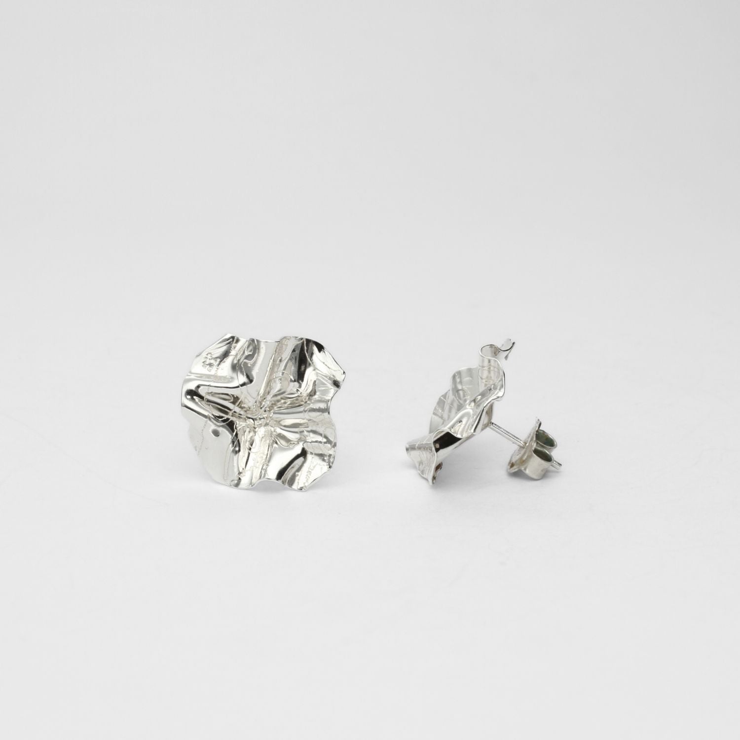 Side view of the Decorative Concepts large studs, tracing a sketchbook shape — Clustdlysau Arian