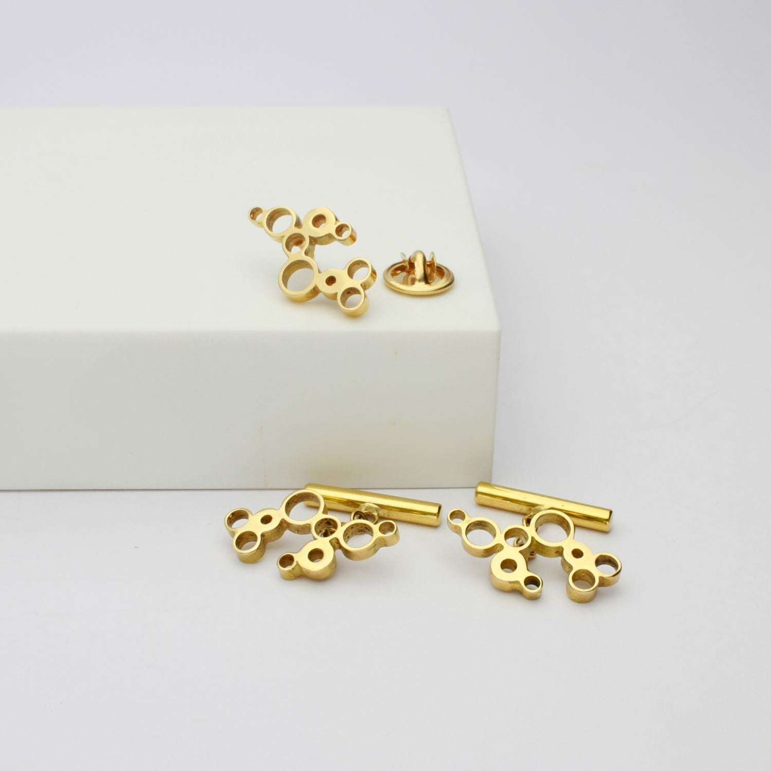 Golden Bubbles cufflinks paired with the matching tie pin, effervescent design — Botymau Coesau Aur