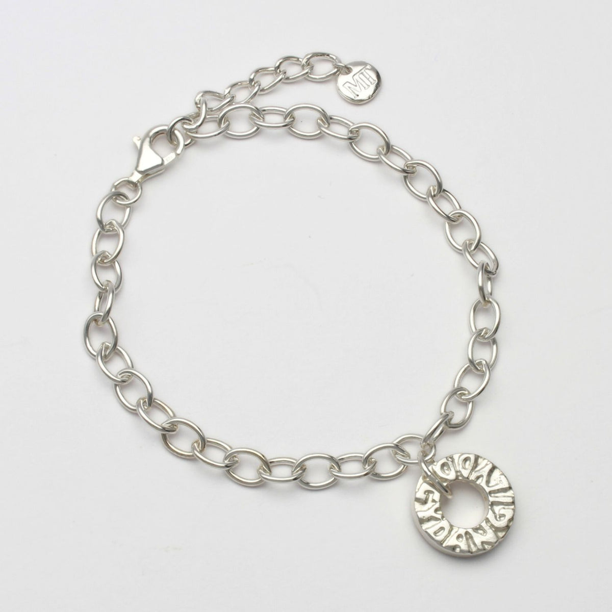 Gyda'n Gilydd sterling silver single charm bracelet, front view