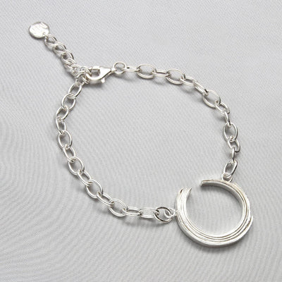 Silver bracelet with chain inspired by brushstrokes